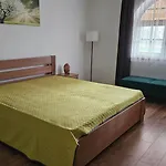 Várlak *