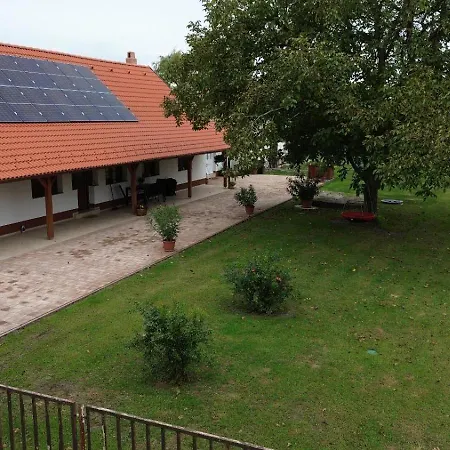 Várlak Apartman *