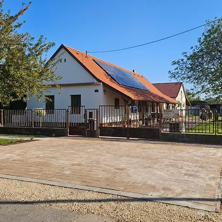 Várlak Apartman Várbalog